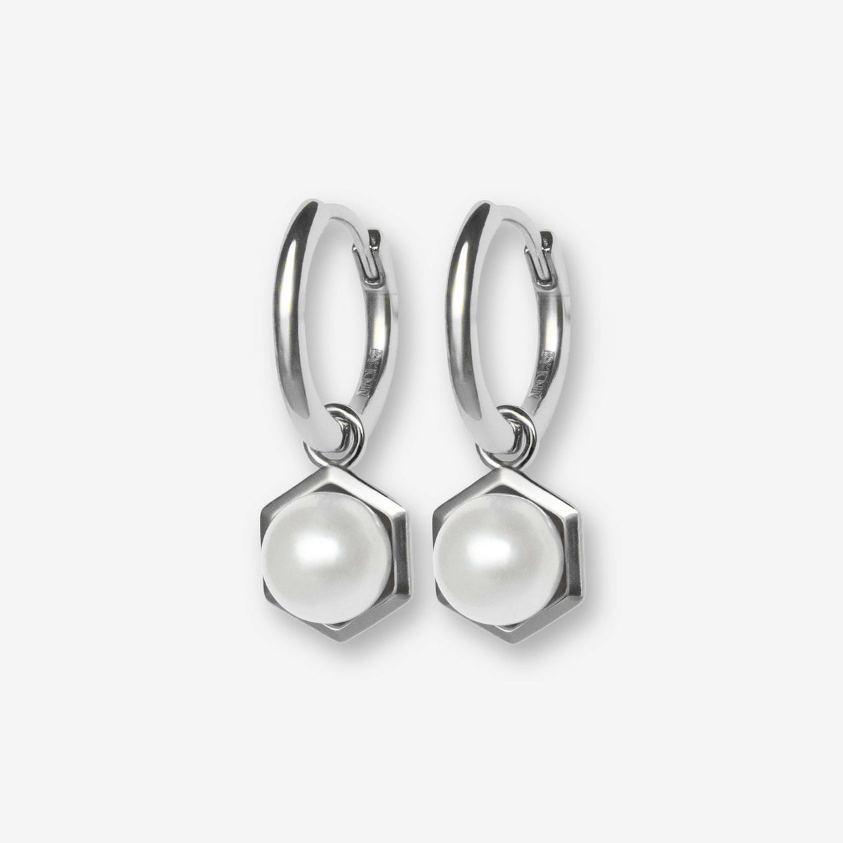 La Clara Pearl in Honeycomb Hoop Earrings