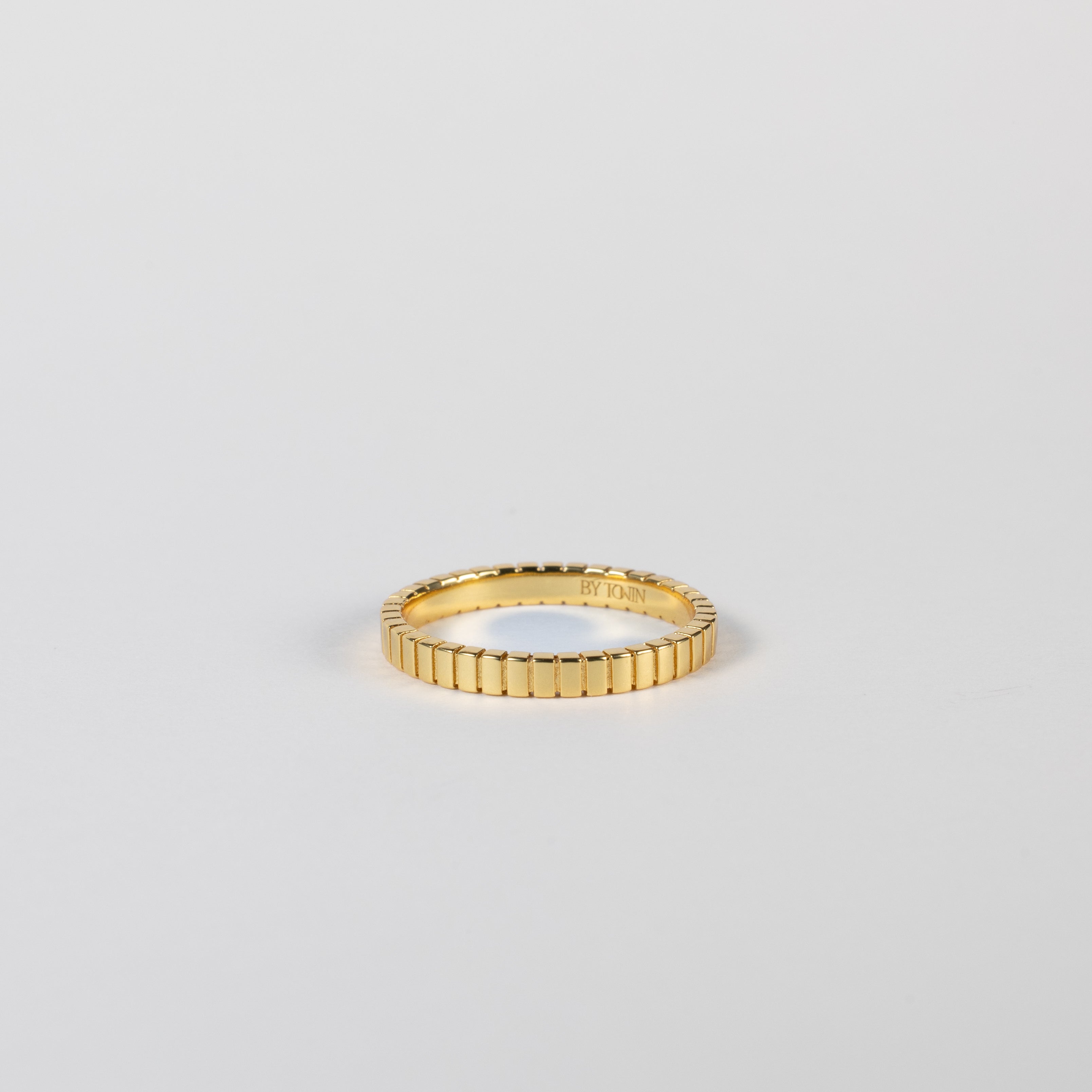 BY TONIN's Bel e Viv gold ring featuring a distinctive ridged design on a white background.
