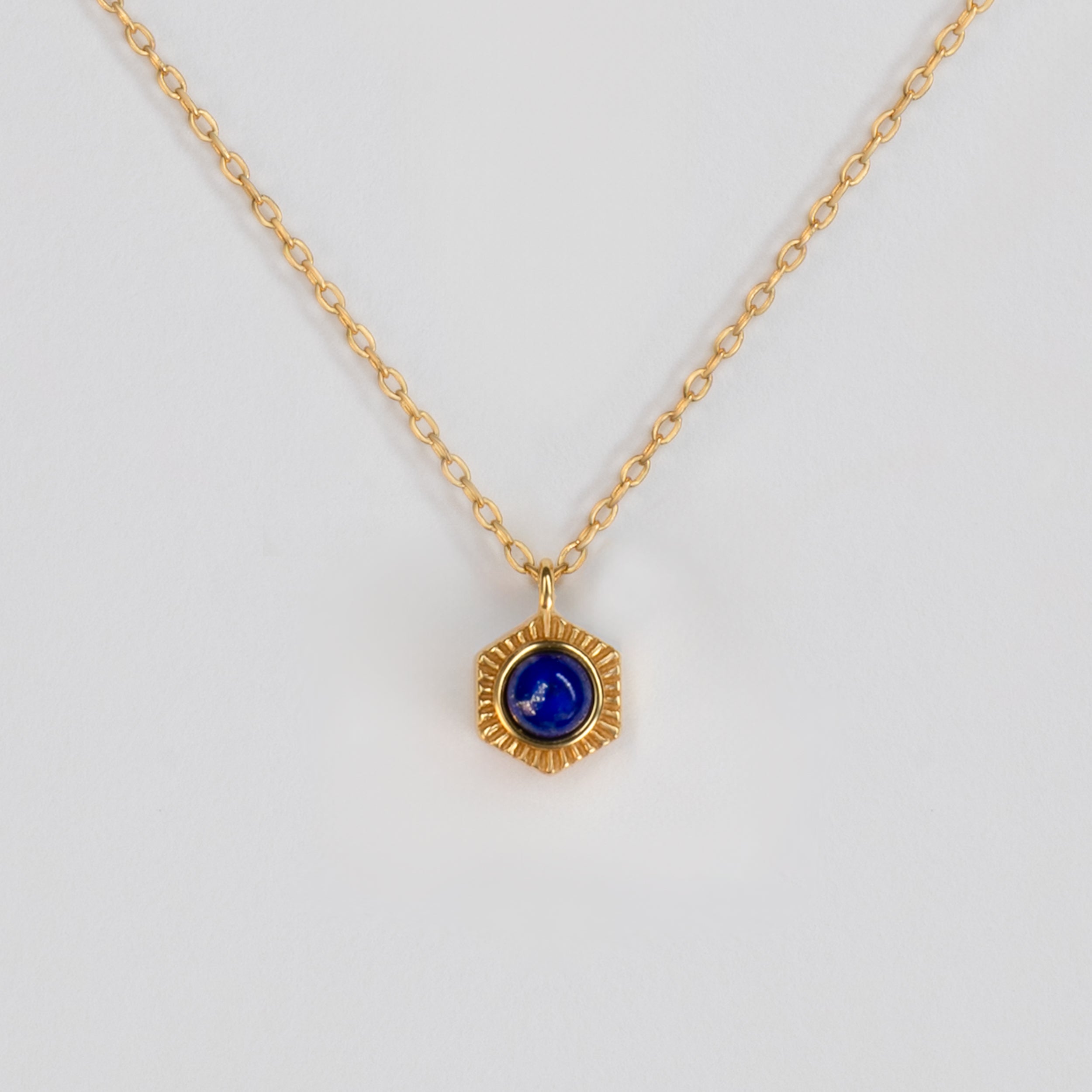 Elevate your style with BY TONIN Bel e Viv gold necklace, featuring a striking hexagonal lapis lazuli pendant for a sophisticated and vibrant statement.