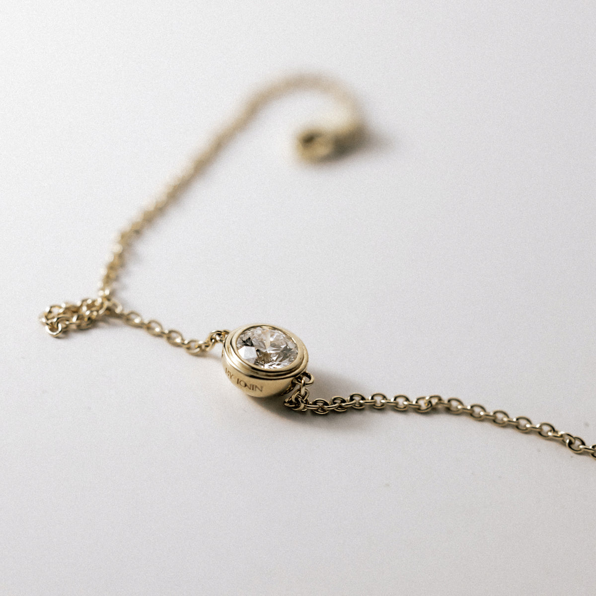 A Pulseira Solitário de Diamantes